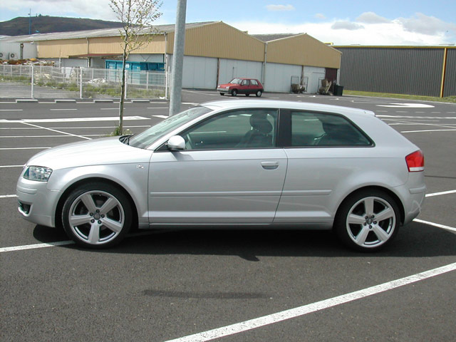 Dimension Garage Audi A3 Grise
