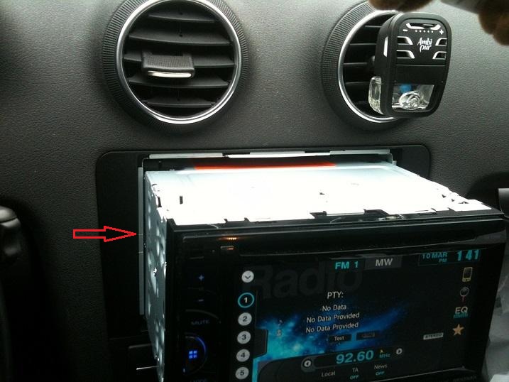 How to remove a PIONEER radio- Comment extraire poste autoradio 