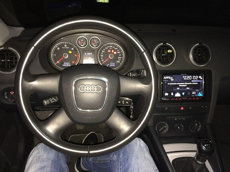 Insert volant chrome abîmer : Problèmes Intérieur - Forum Audi A3 8P - 8V